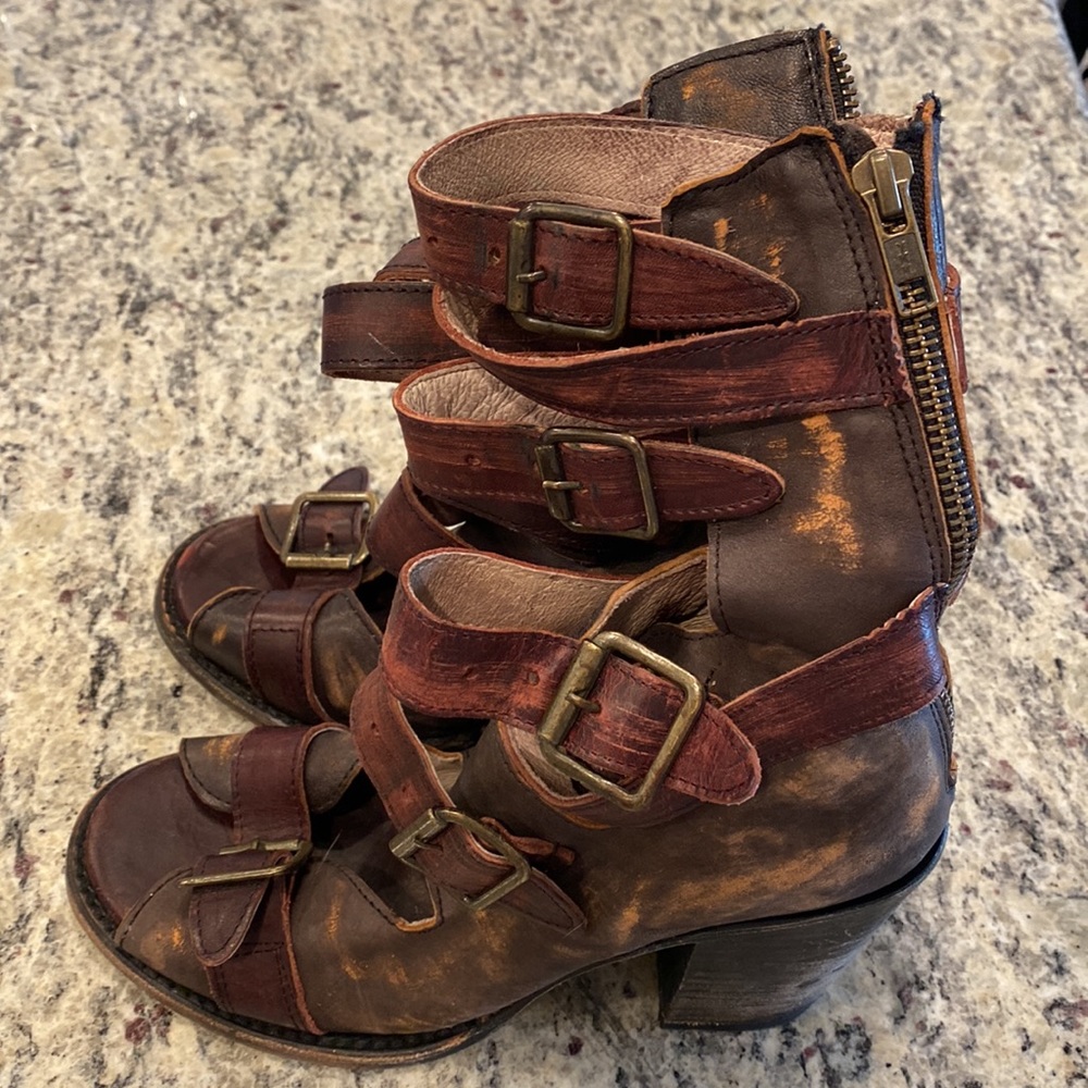 Free bird distressed open toed buckled up shoes